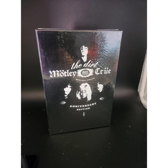 The Dirt Special Anniversary Edition Slipcase Confessions of MOTLEY CRUE - New - Picture 1 of 4